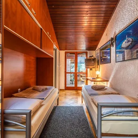 Atri Giardino In - Haus Fuer 4 Personen * بريمونتيرا