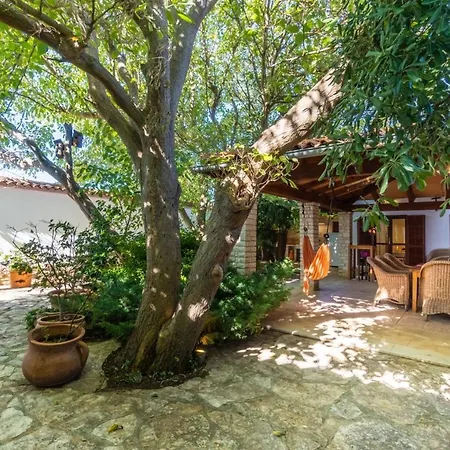 Atri Giardino In - Haus Fuer 4 Personen بيت للعطل بريمونتيرا